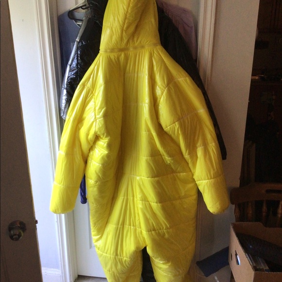 Yellow puffer play suit. - Picture 2 of 8